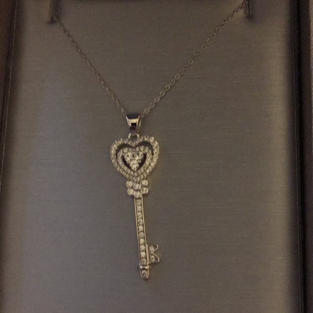 Sterling silver necklace with White sapphire